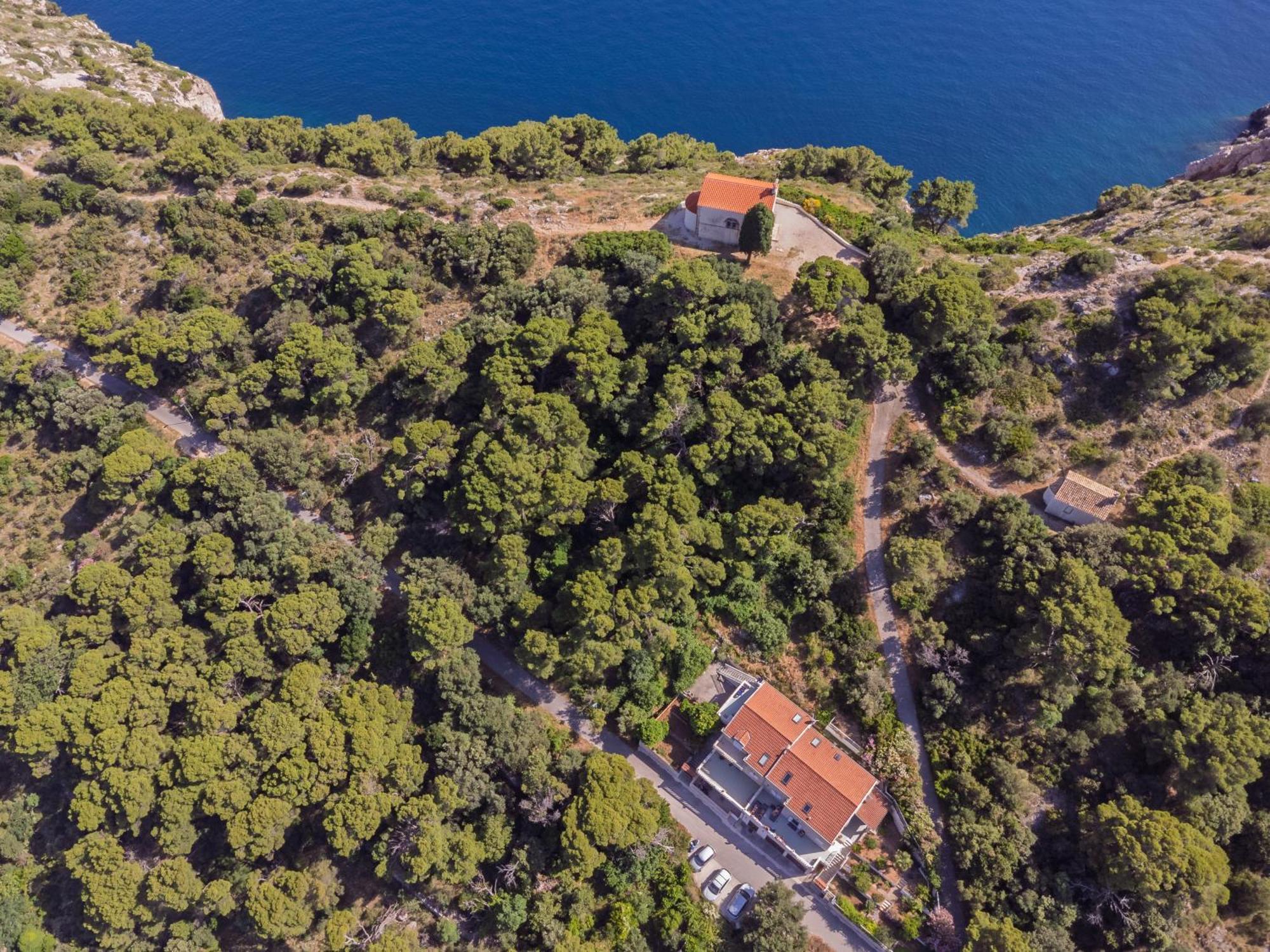 Elixir Villa *